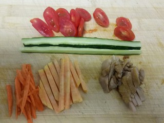 10、家常寿司,所有材料改刀。