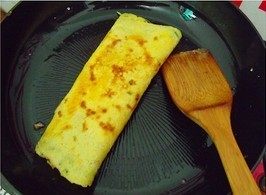8、杂粮煎饼,卷上煎焦焦的，就好了