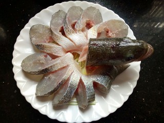 6、年夜饭&年年有余~清蒸鲈鱼之孔雀开屏,鱼头放中间
