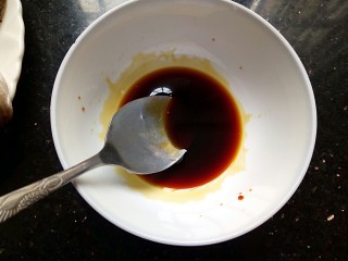 7、年夜饭&年年有余~清蒸鲈鱼之孔雀开屏,调汁:生抽,料酒,陈醋各1勺,加少许盐拌匀