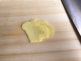 2、无肉不欢～蒜泥白肉,姜切片