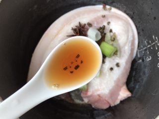 6、无肉不欢～蒜泥白肉,加一勺料酒