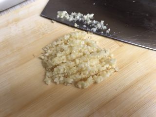 8、无肉不欢～蒜泥白肉,煮肉的时候，把蒜剁碎