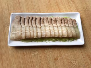 14、无肉不欢～蒜泥白肉,肉片整齐码上去