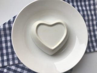 12、爱心咖喱饭,倒扣在盘子里。