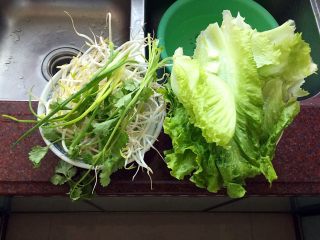 3、潮汕肠粉,菜洗净