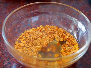 7、潮汕肠粉,爆至酥香金黄即可倒出备用