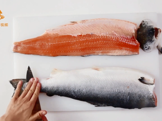 5、如何做三文鱼刺身,去主鱼骨