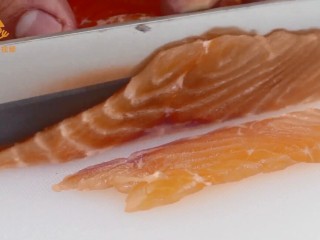 9、如何做三文鱼刺身,切三文鱼片