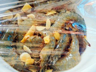 6、烤三鲜拼盘,保上保鲜，放冰箱30分钟