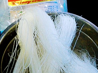 7、烤三鲜拼盘,准备好粉丝