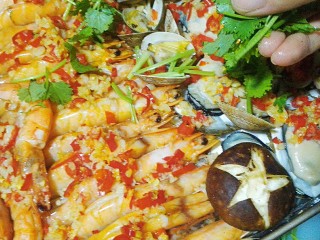 29、烤三鲜拼盘,烤好后加入香菜即可，不吃香菜的友友可以撒葱花。