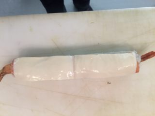 5、       一虾飞天,喷完鱼片 在铺上牛奶酪