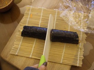 12、寿司卷：忙不代表不能健康,太大的话可以切小一点