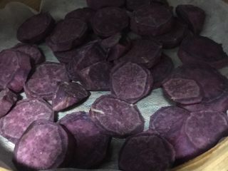 2、#绿色美食#五彩沙拉塔,隔水蒸熟