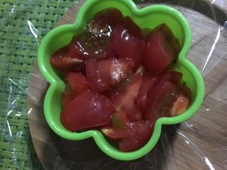 10、#绿色美食#五彩沙拉塔,然后是圣女果