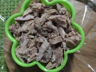 11、#绿色美食#五彩沙拉塔,再是金枪鱼