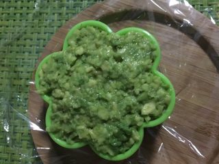 12、#绿色美食#五彩沙拉塔,最后是牛油果