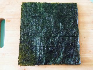 5、红薯寿司,紫菜备好