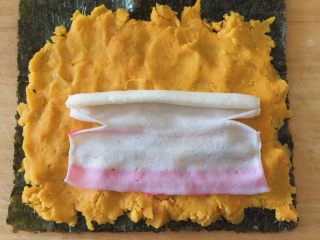 7、红薯寿司,蟹棒摊开