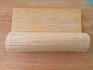 9、红薯寿司,卷的时候要用力