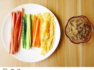 6、紫薯寿司,集齐所有配料（没有肉松直接省略）