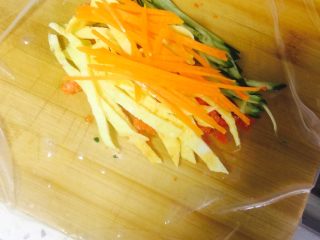 7、????鱼籽酱春卷????,放????丝