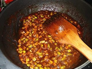 2、香辣什锦酱拌面,这是提前熬制的酱料备用的