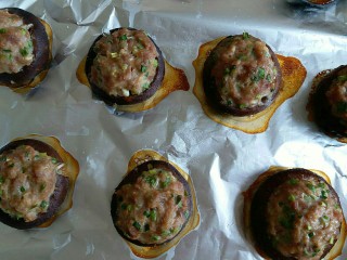 12、香菇肉丸(可蒸可烤),香喷喷的香菇肉丸出炉