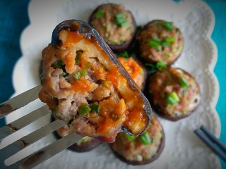 15、香菇肉丸(可蒸可烤),粘上辣椒酱,欧啦。。。