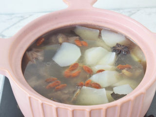 10、羊肉火锅,出锅前加入枸杞