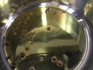 7、胡萝卜拌鸡蛋豆腐干,锅里放油加入适量的花椒