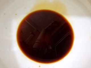 3、最销魂之重庆小面,面碗里加入生抽和香醋