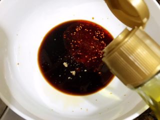 6、最销魂之重庆小面,加入花椒油提香