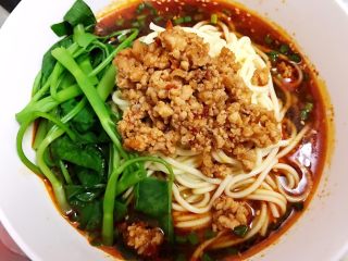 13、最销魂之重庆小面,舀两大勺红油肉臊