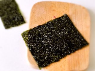 11、青青的素味早餐,准備一片海苔（不是做寿司的大海苔）