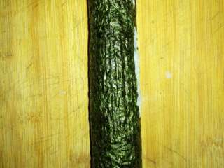 4、寿司,卷好之后切开。厚度自己看。