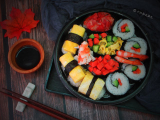 15、简易版寿司拼盘,这么简单朴素，但就是可以这么好吃。太让人感动了