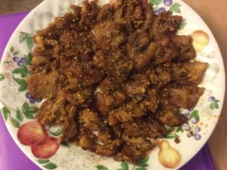 7、烤肉（五花腩）,取出再撒少许孜然，再放入烤箱300度10分钟。完工！