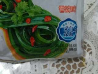 7、豆豉鲮鱼寿司,如图海带丝