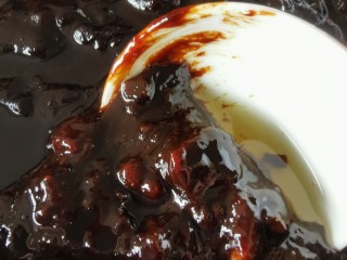 10、京式炸酱【老北京味道，用六必居干酱做】,煮好的炸酱油汪汪、亮晶晶、香喷喷！