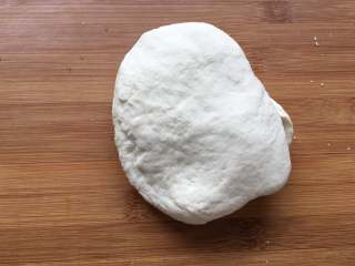 4、秘制酱香饼,揉匀放置醒一会