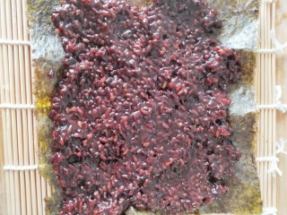 3、黑米寿司,铺开