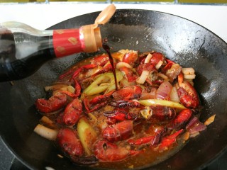 19、≈湖北油焖大虾≈,加入生抽，老抽，耗油