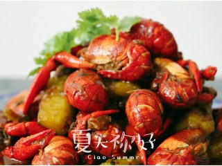 23、≈湖北油焖大虾≈,出锅，撒上香菜，开吃吧