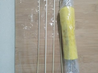 11、樱花玉子烧,卷过竹签