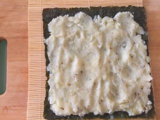 8、土豆泥寿司,铺上土豆泥
