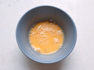 3、巧克力胖肚脐面包|手揉党,鸡蛋打散备用