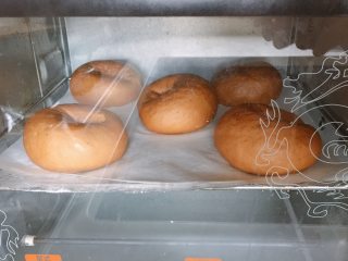 21、巧克力胖肚脐面包|手揉党,烤箱预热180度，烤15分钟