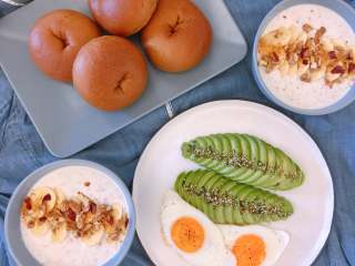 27、巧克力胖肚脐面包|手揉党,好好吃早餐：巧克力胖肚脐面包、香蕉牛奶隔夜燕麦、太阳蛋配牛油果刺身